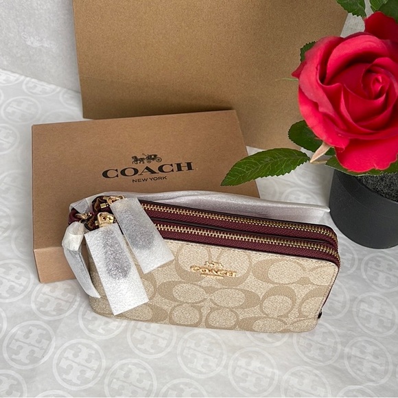 Coach Handbags - ✅SALE🆕Coach Wristlet.
